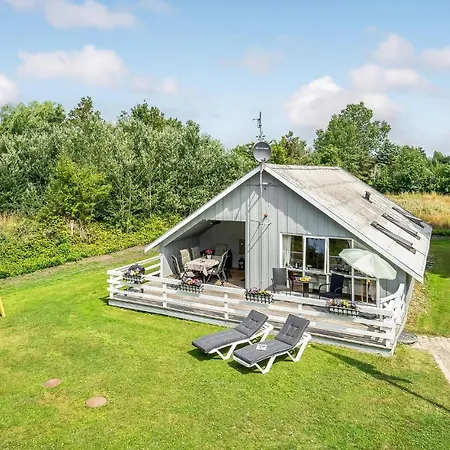 Three-bedroom In Casa de Férias Dannemare