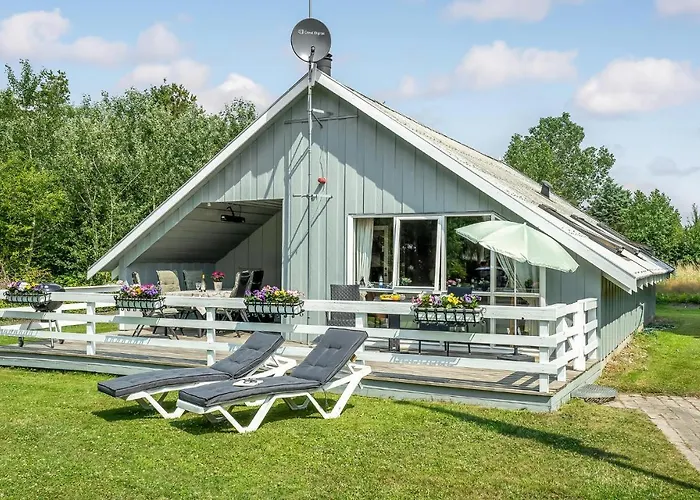 Three-bedroom In Semesterbostad *